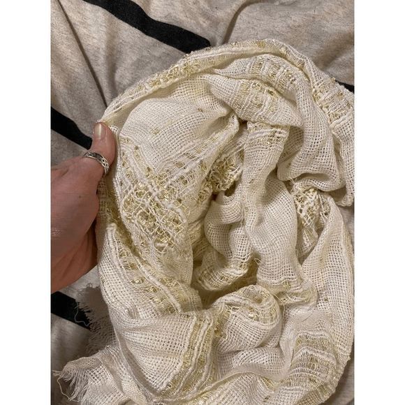 Max Studio NWT Ivory and Gold Detailed Scarf - Picture 1 of 4